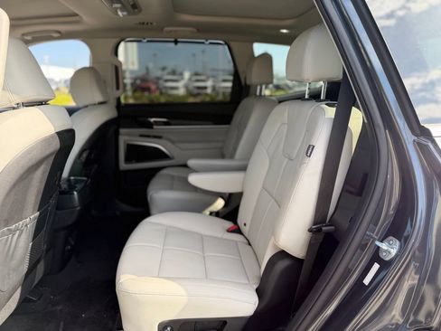 Used 2024 Kia Telluride SX FWD image 4