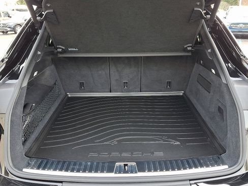 Used 2024 Porsche Cayenne Coupe image 31