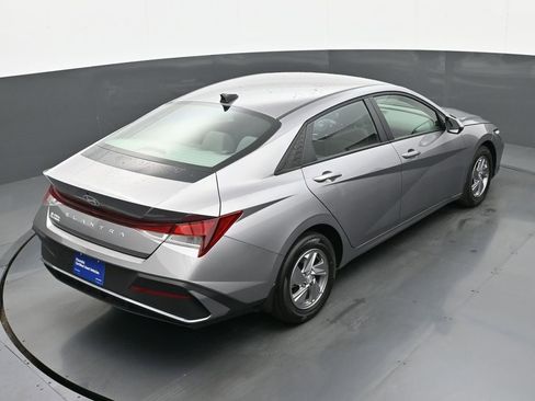 Certified 2025 Hyundai Elantra SE image 34