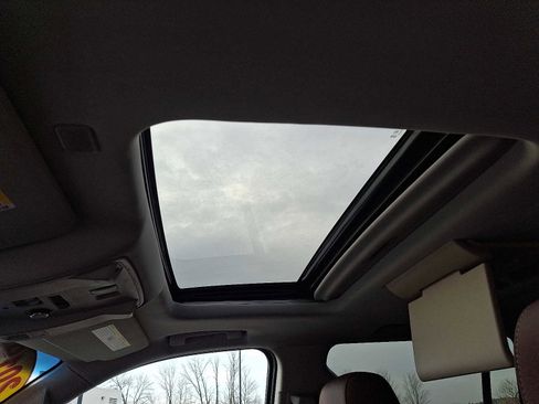 Used 2019 Chevrolet Suburban Premier w/ Premier Plus Edition image 16