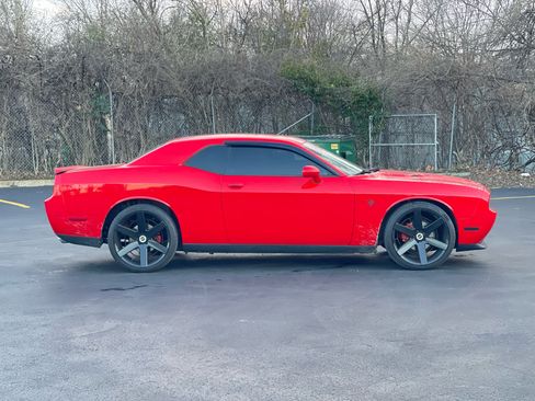 Used 2014 Dodge Challenger SXT image 4
