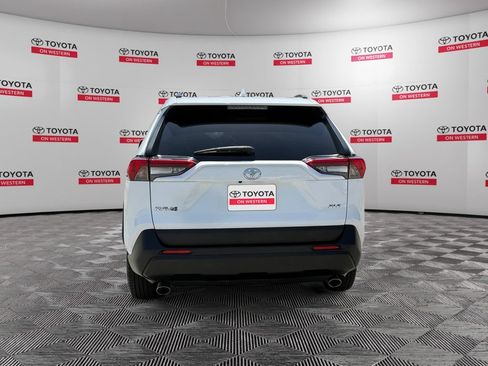 Used 2019 Toyota RAV4 XLE FWD image 6