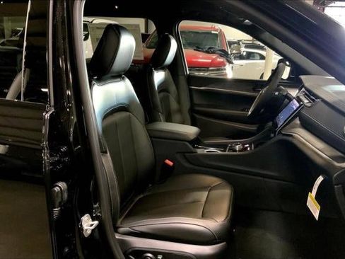 New 2025 Jeep Grand Cherokee L Limited w/ Trailer Tow Package AWD/4WD image 52