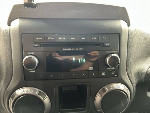 Used 2018 Jeep Wrangler Sport AWD/4WD image 14
