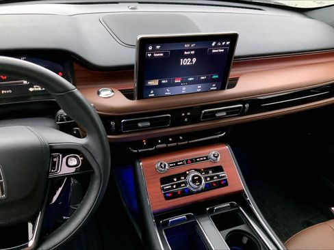 Used 2024 Lincoln Aviator Reserve w/ Equipment Group 201A image 7