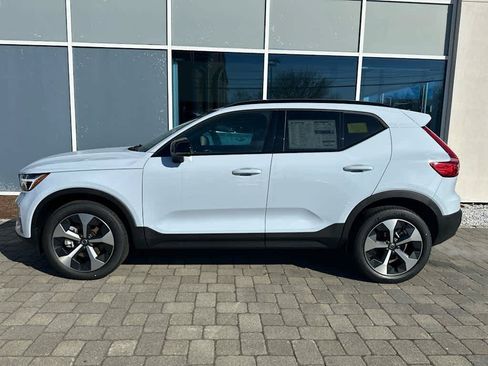 Used 2026 Volvo XC40 B5 Plus AWD/4WD image 6