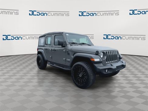 Used 2019 Jeep Wrangler Unlimited Sport image 3