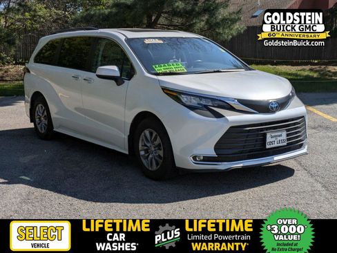 Used 2023 Toyota Sienna XLE AWD/4WD image 1