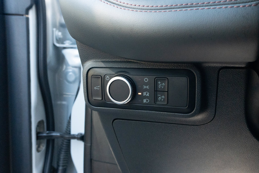 Used 2025 Ford Explorer Active RWD image 21