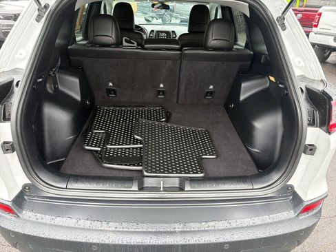 Certified 2020 Jeep Cherokee Latitude Plus w/ Cold Weather Group image 24