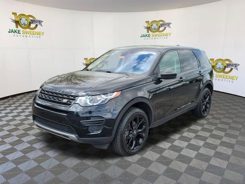 Used 2017 Land Rover Discovery Sport SE image 3