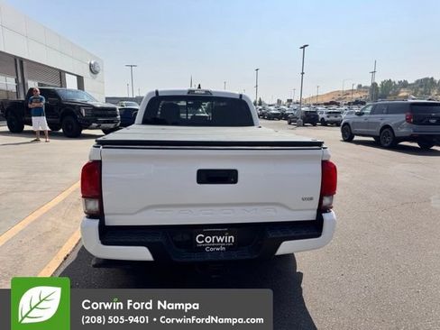 Used 2019 Toyota Tacoma TRD Sport AWD/4WD image 6