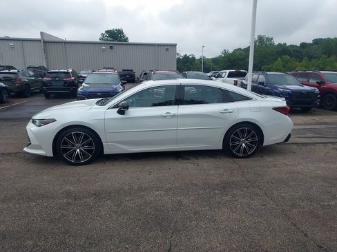 Used 2019 Toyota Avalon Touring w/ Advanced Safety Package FWD image 4