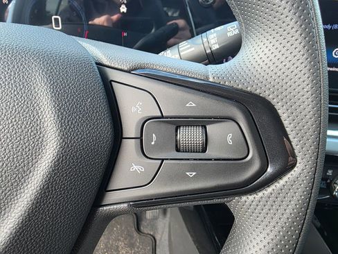 Certified 2025 Chevrolet Trax LT image 22