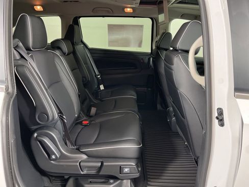 New 2026 Honda Odyssey Touring image 13