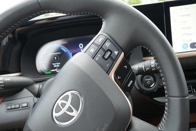 Used 2025 Toyota Crown Signia AWD/4WD image 29