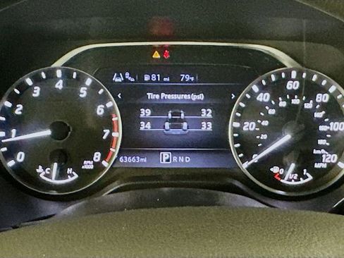 Used 2023 Nissan Titan SV image 2