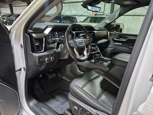 Used 2025 GMC Sierra 1500 Denali AWD/4WD image 11
