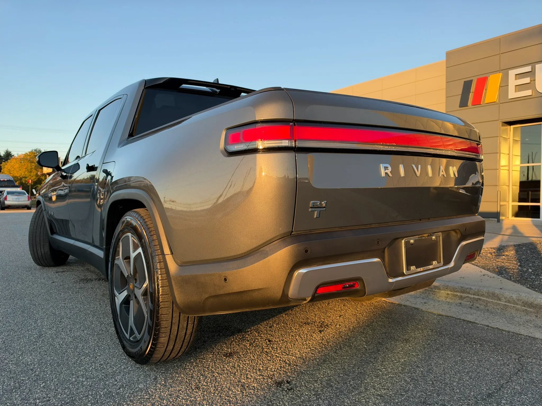 Used 2024 Rivian R1T Adventure Dual AWD/4WD image 3