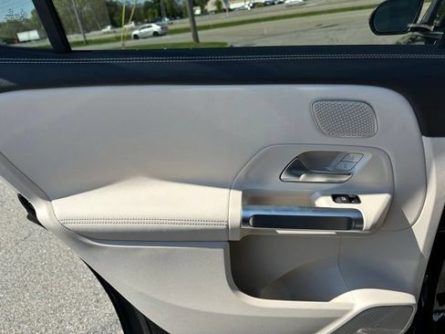 New 2026 Mercedes-Benz GLB 250 4MATIC image 18