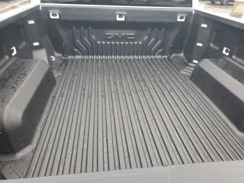 Used 2025 GMC Sierra 1500 Elevation image 8