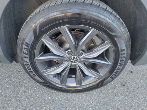 Certified 2022 Volkswagen Tiguan SE image 28