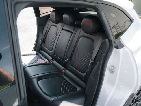 Used 2021 Aston Martin DBX image 11