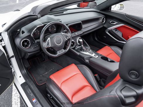 Used 2017 Chevrolet Camaro SS RWD image 33