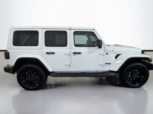 Used 2025 Jeep Wrangler Unlimited Sahara AWD/4WD image 11
