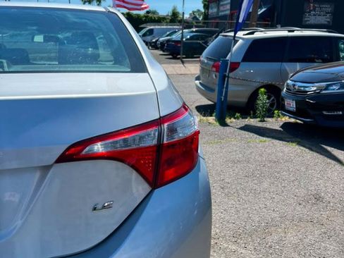 Used 2015 Toyota Corolla LE FWD image 10