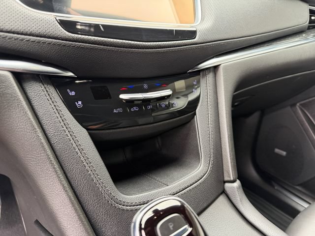 Used 2022 Cadillac XT5 Premium Luxury w/ Technology Package AWD/4WD image 21