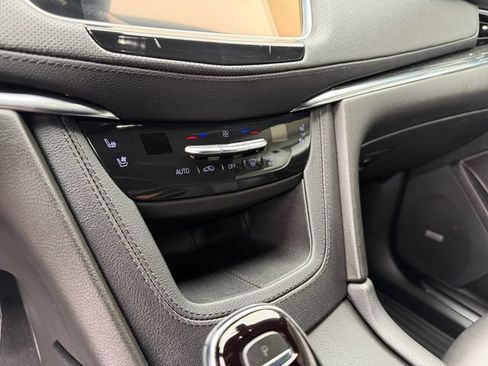 Used 2022 Cadillac XT5 Premium Luxury w/ Technology Package AWD/4WD image 21