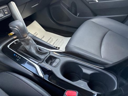 Used 2022 Toyota Corolla Cross XLE image 22