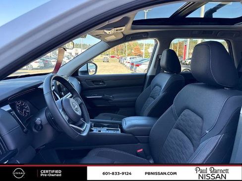 Certified 2025 Nissan Pathfinder SV w/ SV Premium Package image 25