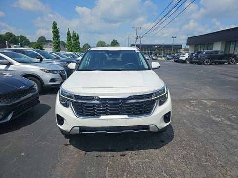 Used 2024 Kia Seltos S AWD/4WD image 2