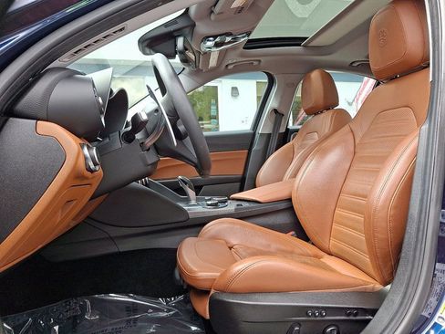 Used 2017 Alfa Romeo Giulia Ti w/ TI 19" Sport Package image 12