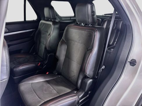Used 2018 Ford Explorer XLT w/ Equipment Group 202A FWD image 24