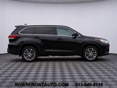 Used 2017 Toyota Highlander XLE AWD/4WD image 8