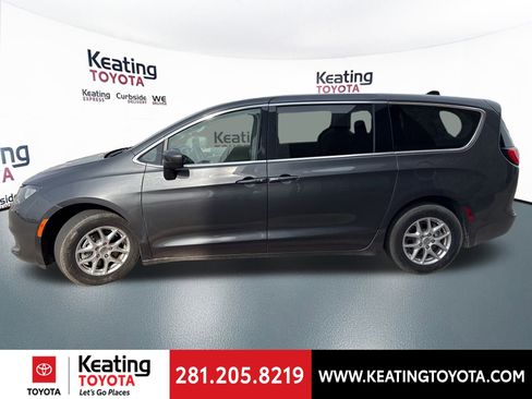 Used 2022 Chrysler Voyager LX image 4