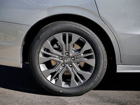 New 2026 Honda Odyssey Touring image 17