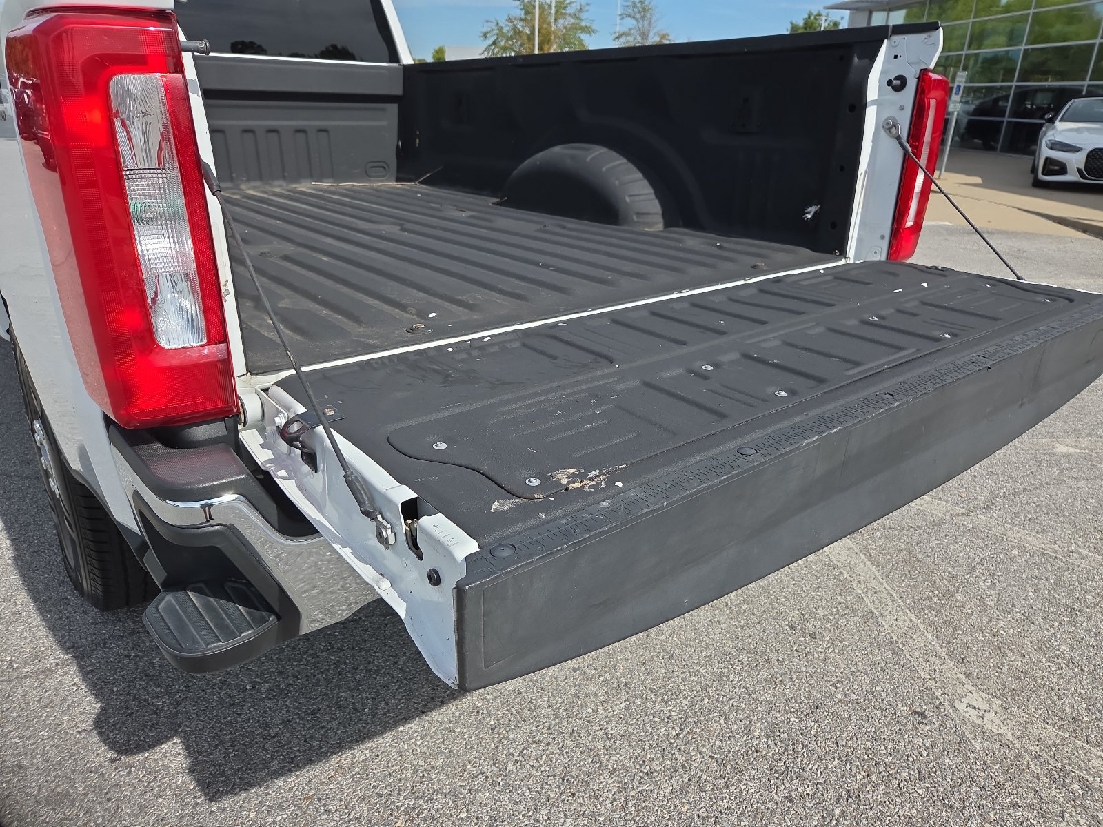 Used 2023 Ford F250 XLT w/ FX4 Off-Road Package AWD/4WD image 9