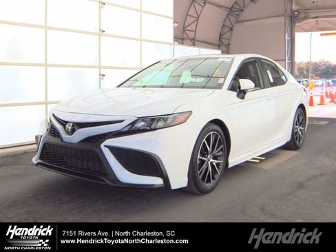 Used 2024 Toyota Camry SE image 1