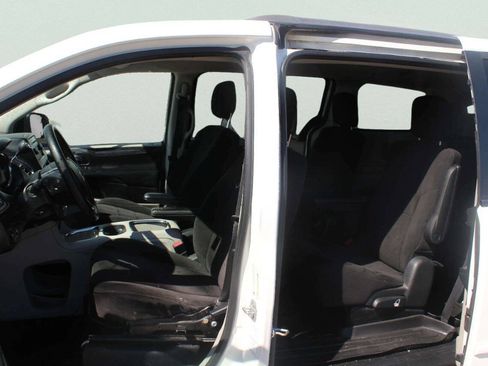 Used 2012 Dodge Grand Caravan SXT FWD image 6