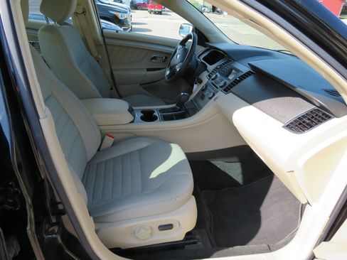 Used 2017 Ford Taurus SE image 10