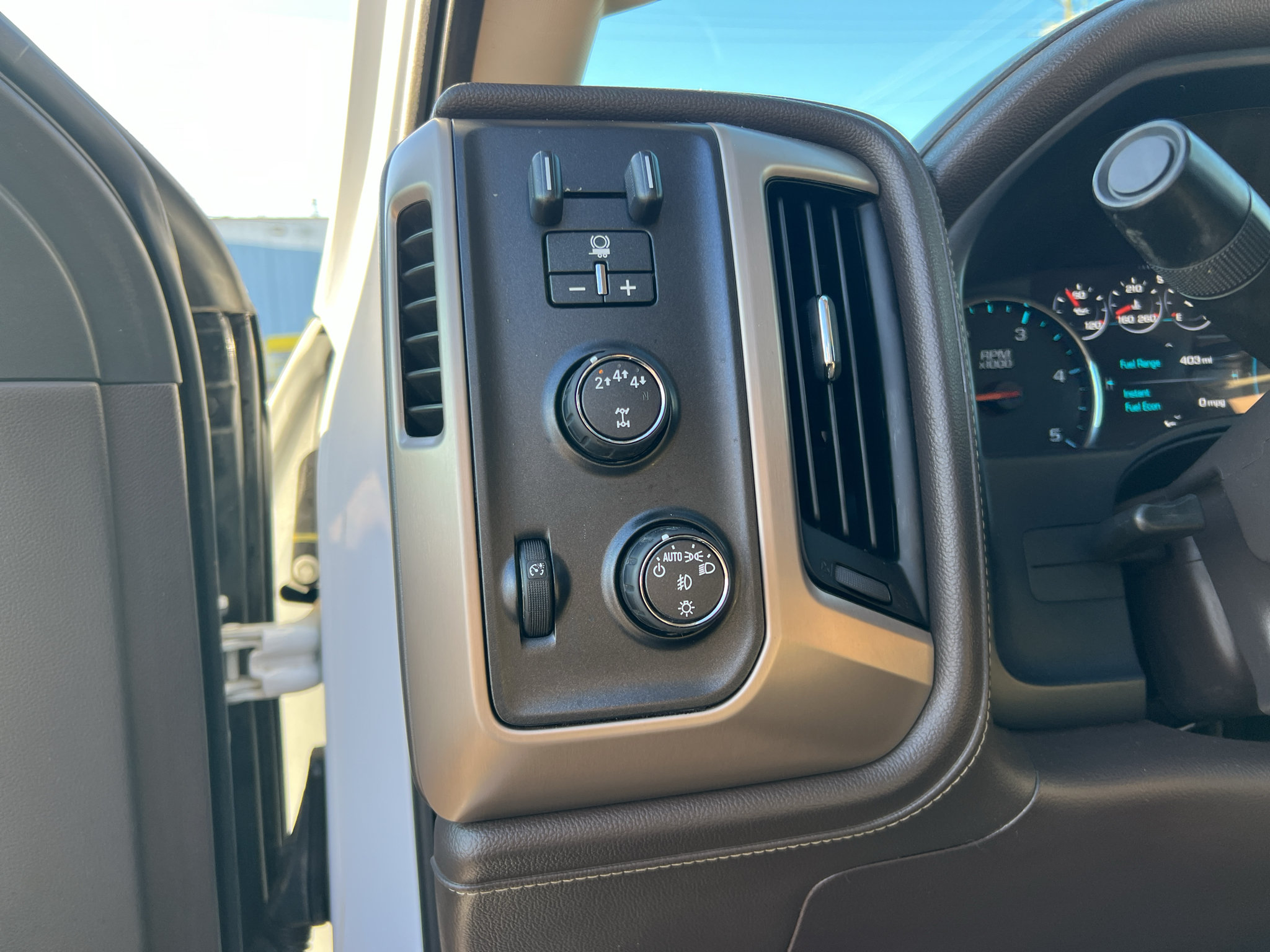 Used 2017 GMC Sierra 2500 Denali w/ Duramax Plus Package AWD/4WD image 21