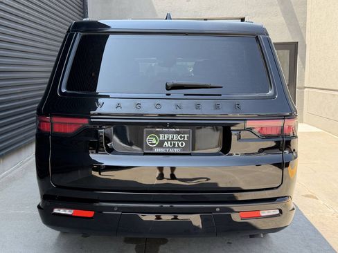 Used 2024 Jeep Wagoneer L Series II AWD/4WD image 14