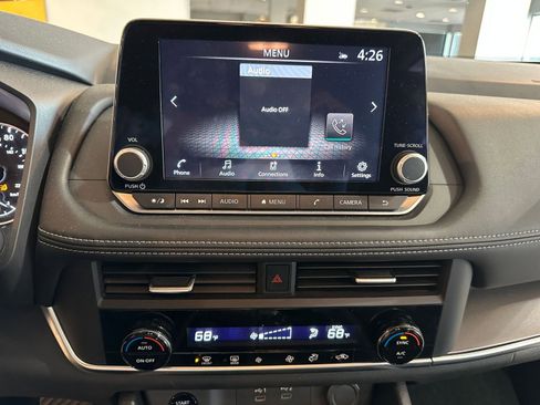 Used 2025 Nissan Rogue SV image 17