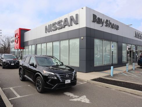 Certified 2025 Nissan Rogue SV AWD/4WD image 2