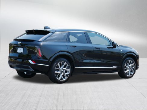 Certified 2025 Cadillac Optiq Luxury 2 w/ LPO, Floor Liner Package AWD/4WD image 5