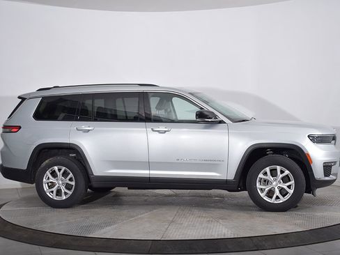 Used 2023 Jeep Grand Cherokee L Limited AWD/4WD image 3